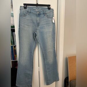 Old Navy Women's bootcut Jeans mid rise short